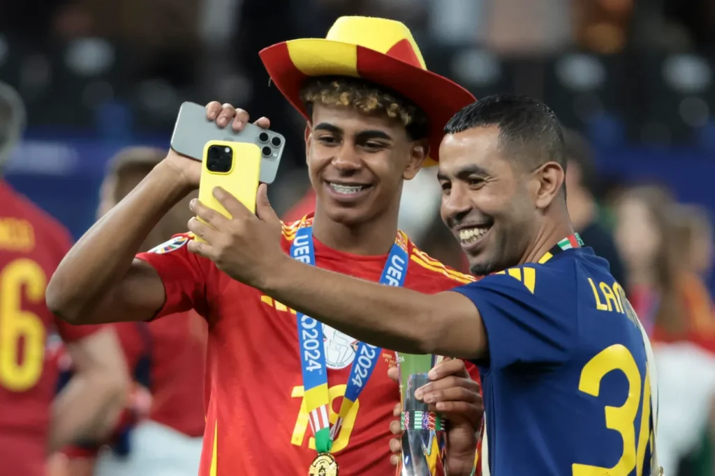 Lamine Yamal alongside his father, Mounir Nasraoui