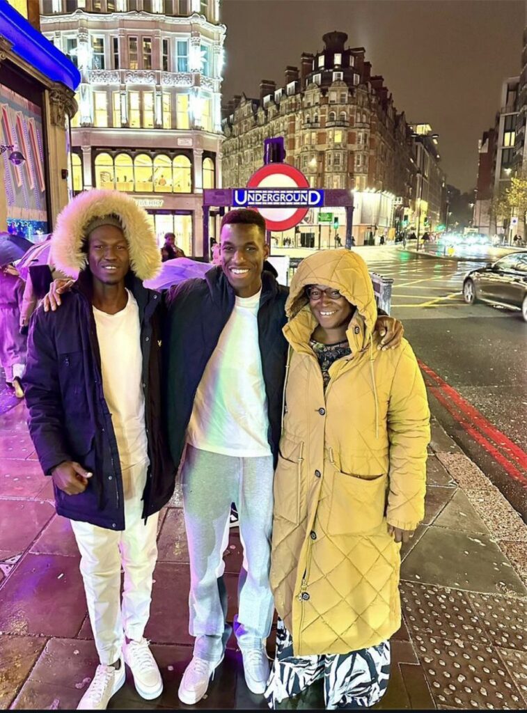 Nicolas Jackson with his brother and mother in December 2023 (Credit: Instagram/@jackson.nj11)