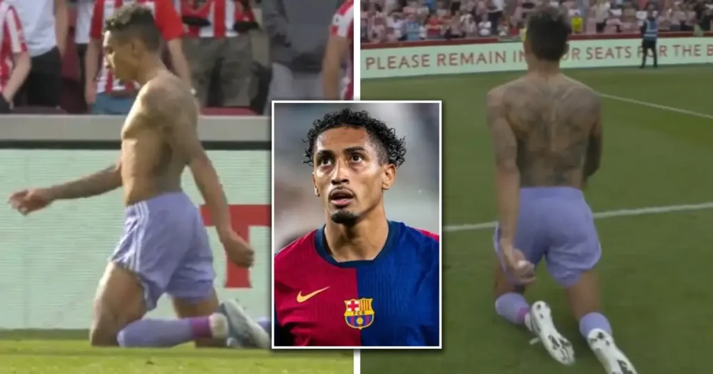 Raphinha walking on his knees as a gesture of thanks to God