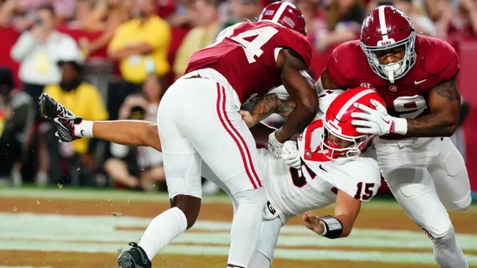 Alabamas-Keanu-Koht-makes-a-tackle