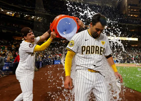 SUT-L-1459614-padres-0612-036-1