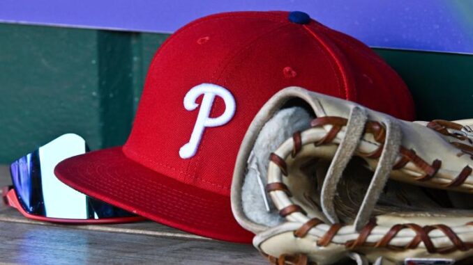 Phillies hat_0