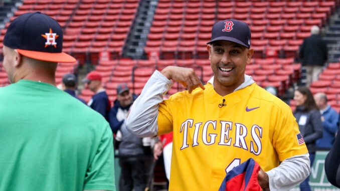 red-sox-alex-cora-alex-bregman-fenway-park-usatsi_11217222_168404153_lowres-1600x900