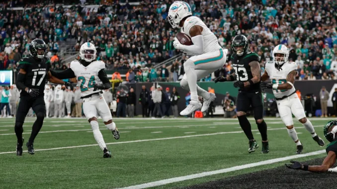 catches-hail-mary-pass-1-861800523