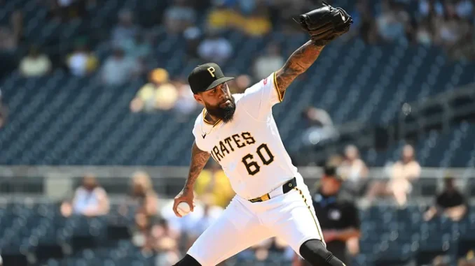 dennis-santana-pitches-2